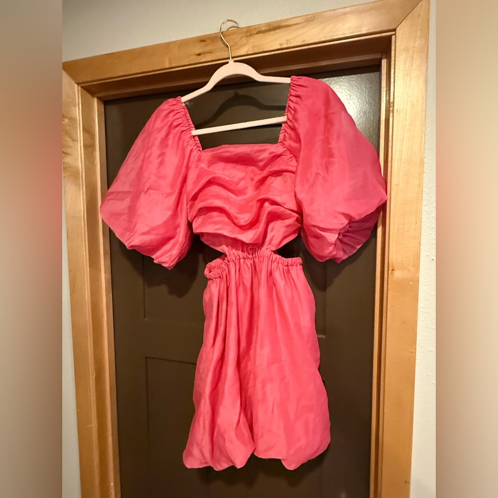 NWT Women’s Puff Sleeve Bubble Hem Hot Pink Dress - Picture 3 of 9